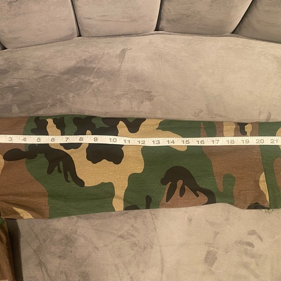 Camo and Red Lip jacket 👄 - Picture 5 of 5